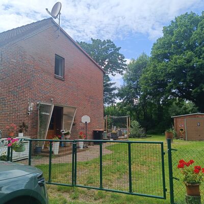 *rechts* Garten