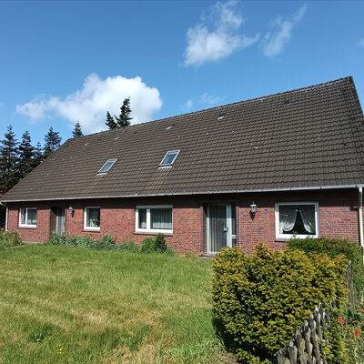 Einfamilienhaus mit Einliegerwohnung in Grabstede