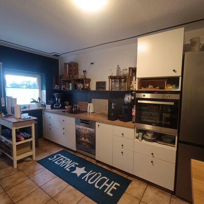 *rechts* Küche