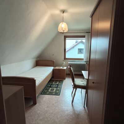 Schlafzimmer 1
