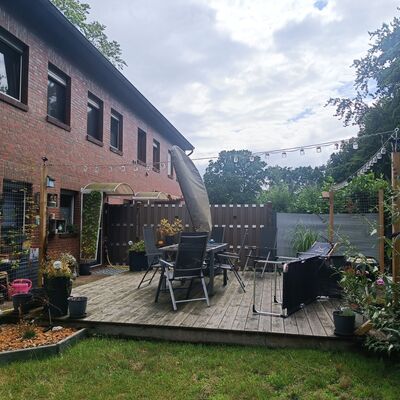 *rechts* Terrasse