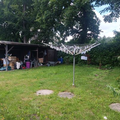 *links* Garten