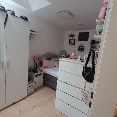 *rechts* Kinderzimmer 