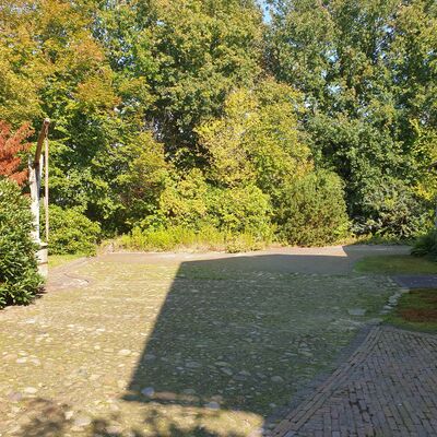 Parkfläche vorm Haus