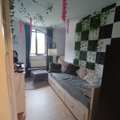 *rechts* Kinderzimmer 