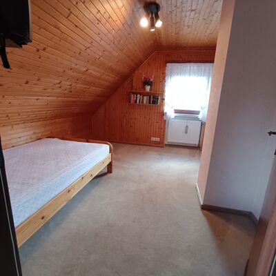 Schlafzimmer 1